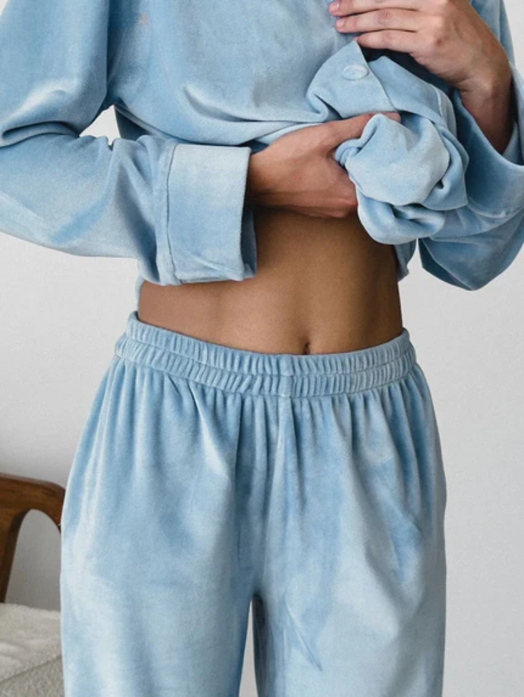 ARIAS™ WOMEN'S 2-PIECE PYJAMA SET: BUTTON-UP SHIRT AND TROUSERS