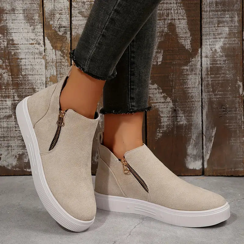 KITCHENERâ„¢ WOMEN'S SOLID COLOR SHORT BOOTS