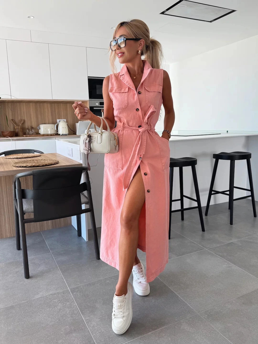 KAITLYNAâ„¢ WOMEN'S SLEEVELESS DENIM MAXI DRESS: BUTTON FRONT & BELTED WAIST