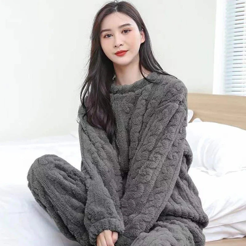 KINSLEA™ WOMEN'S 2-PIECE PYJAMA SET: LONG SLEEVE TOP AND MATCHING PANTS