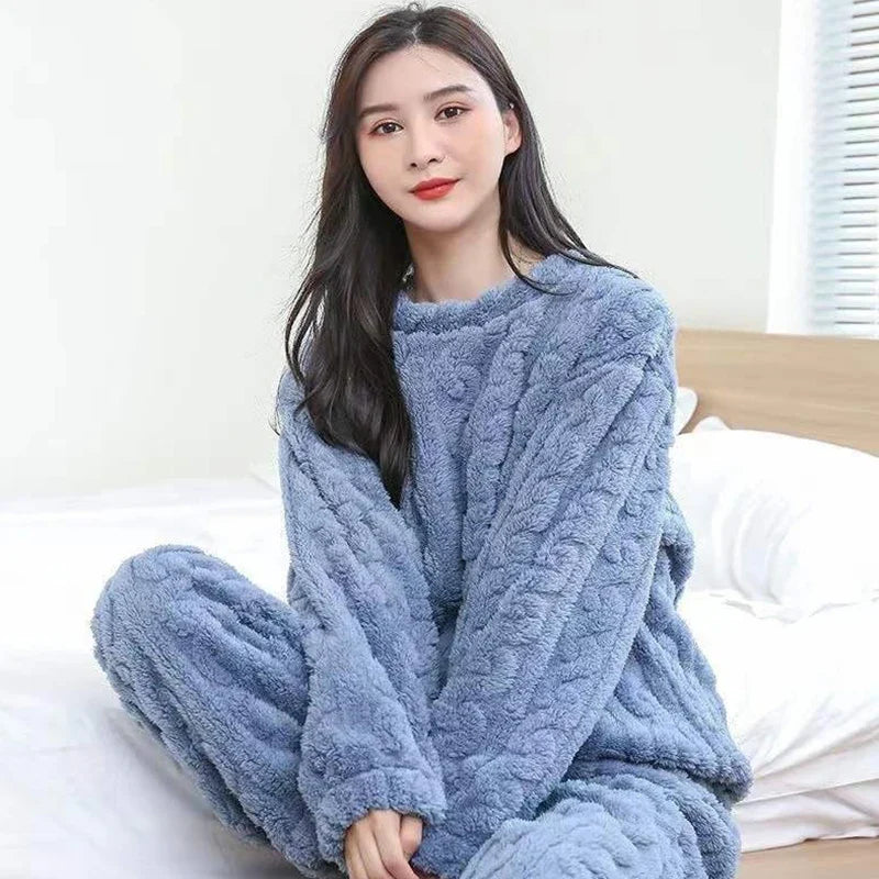 KINSLEA™ WOMEN'S 2-PIECE PYJAMA SET: LONG SLEEVE TOP AND MATCHING PANTS