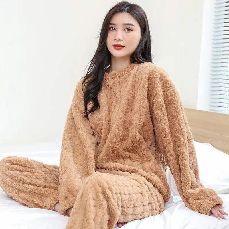 KINSLEA™ WOMEN'S 2-PIECE PYJAMA SET: LONG SLEEVE TOP AND MATCHING PANTS