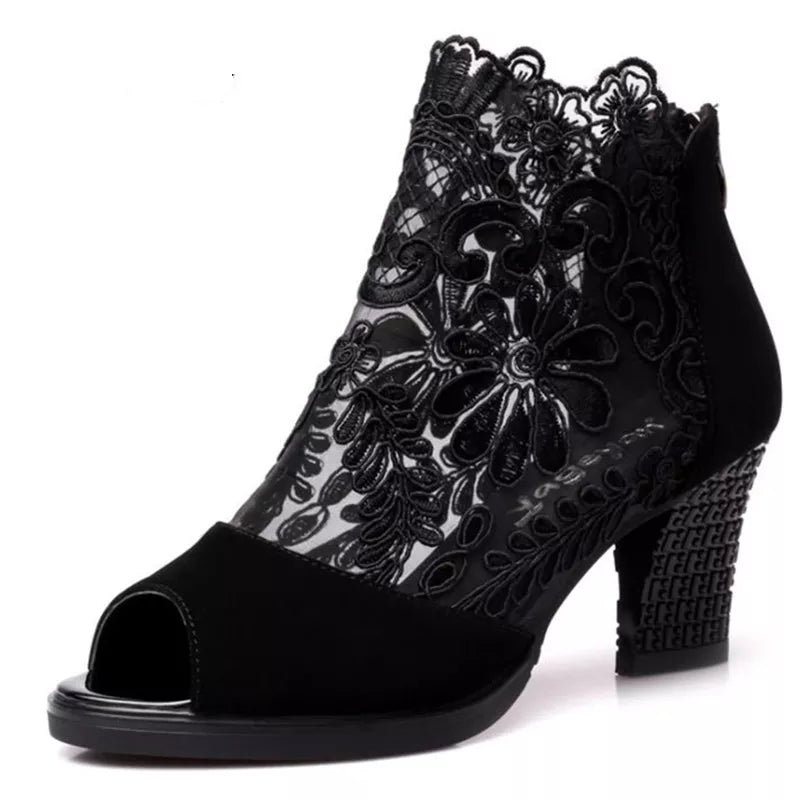 WOMEN'S ANKLE BOOTS WITH ELEGANT DESIGN