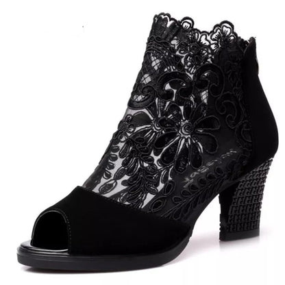 WOMEN'S ANKLE BOOTS WITH ELEGANT DESIGN