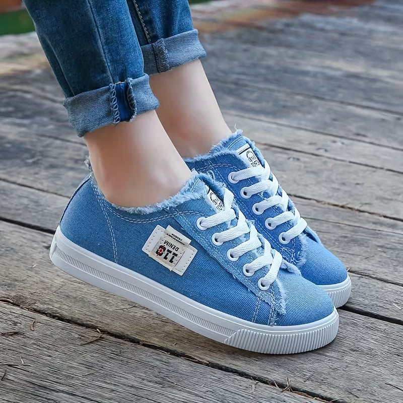 LUMI | ESSENTIAL ALL-SEASON CANVAS FLAT SNEAKERS