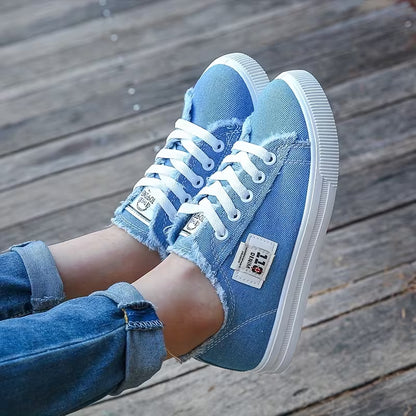 LUMI | ESSENTIAL ALL-SEASON CANVAS FLAT SNEAKERS