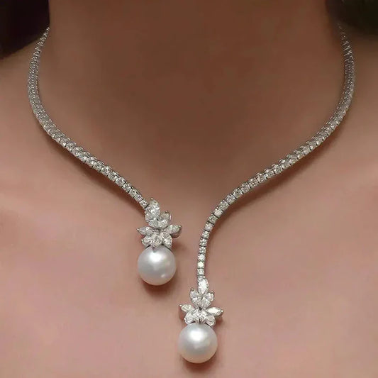 MOONLIT GRACE NECKLACE