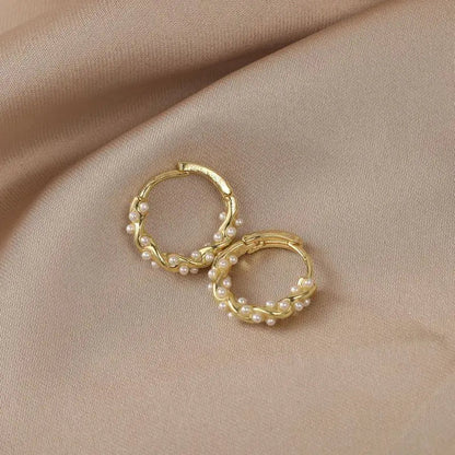 TIKA™ ROUND PEARL EARRINGS